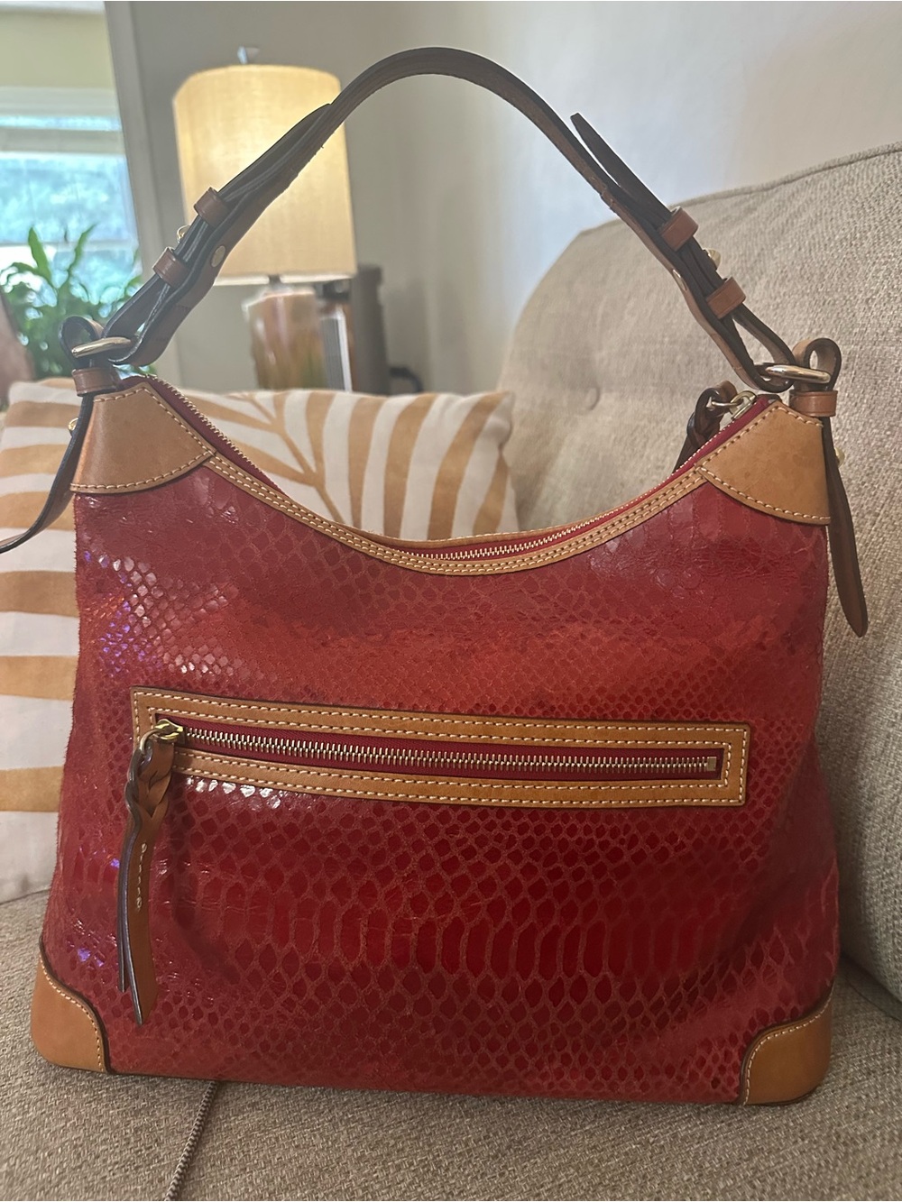 Dooney & Bourke Red & Tan Embossed Leather Shoulder Bag w/keychain - Picture 9 of 16